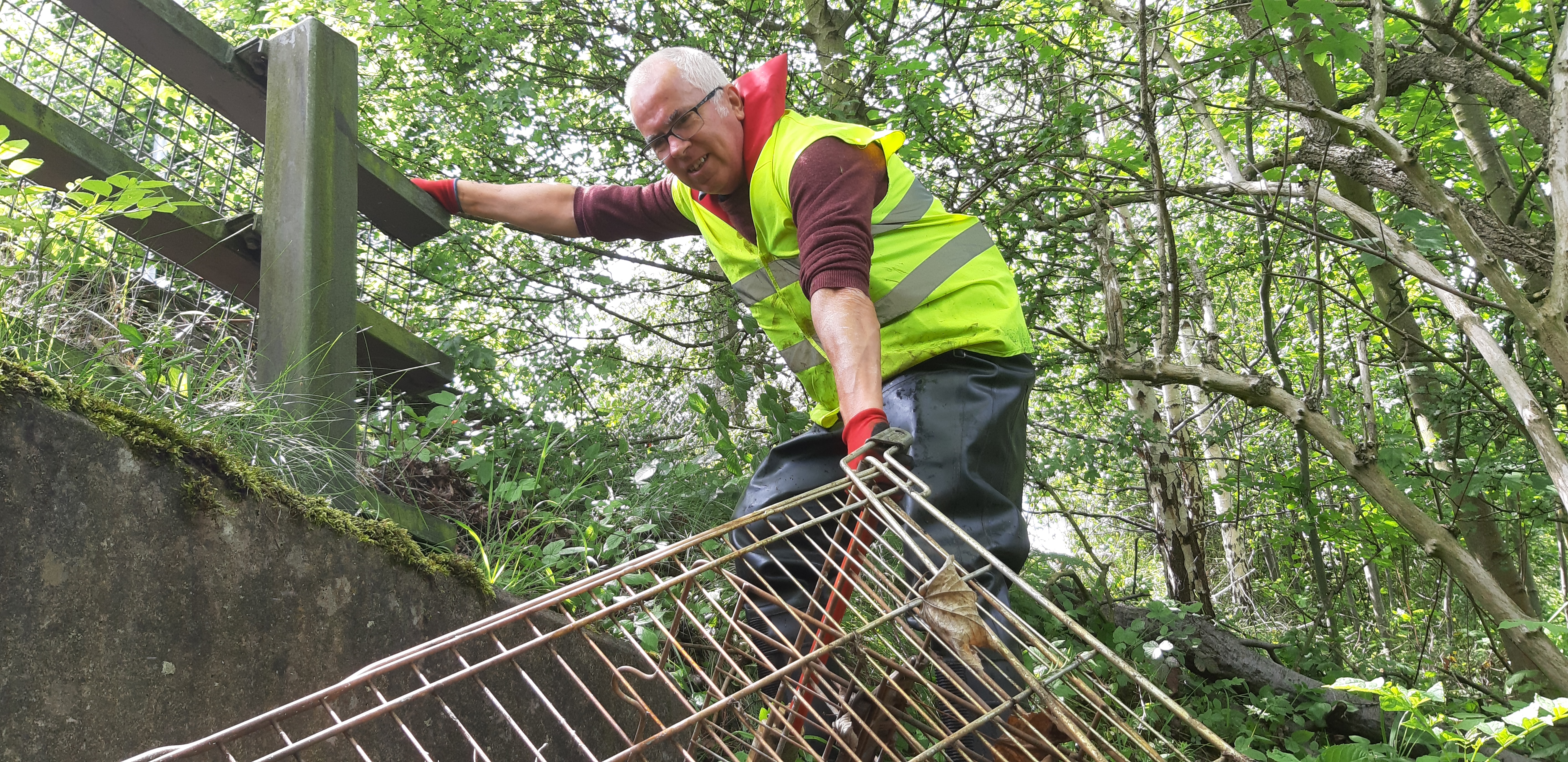 06.06.19 Steve pulling out a trolley